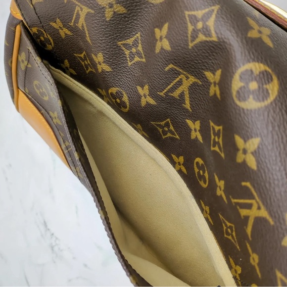 Louis Vuitton Beverly MM Monogram Canvas Shoulder Bag. - Picture 6 of 16